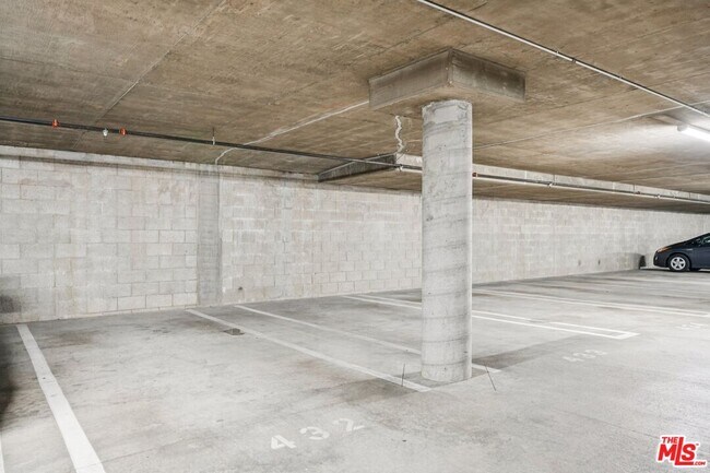 Building Photo - 100 S Alameda St