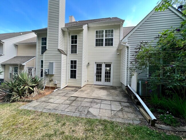 Building Photo - 8433 Southgate Commons Dr