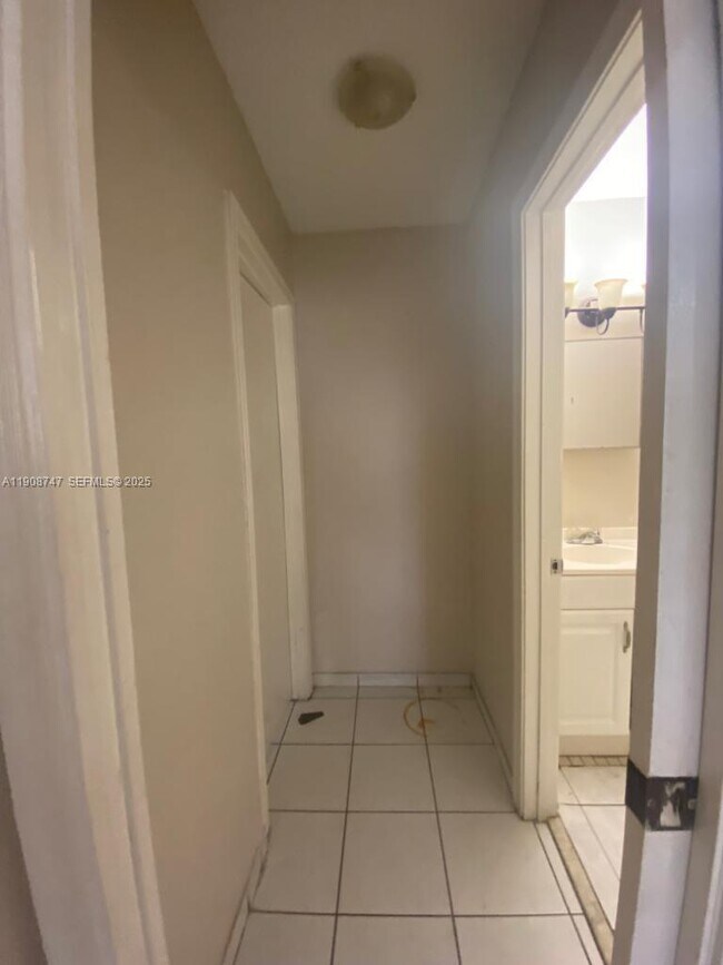 Building Photo - 7867 Tam Oshanter Blvd