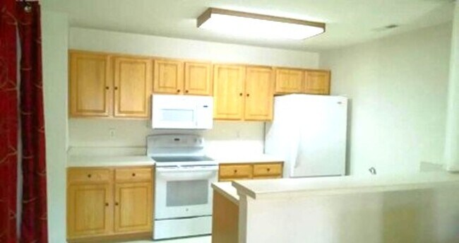 Building Photo - 2 bedroom/2 bathroom- Westgate at Williamsburg