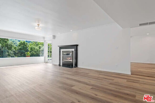 Building Photo - 3401 Alginet Dr