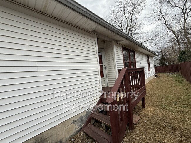 Building Photo - 227 Bend Farm Rd