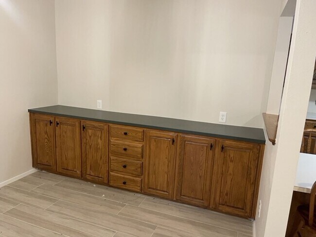 Building Photo - Quiet Community Living in Elm Mott