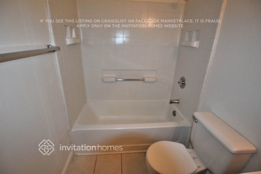 Building Photo - 5032 Laguna Park Dr