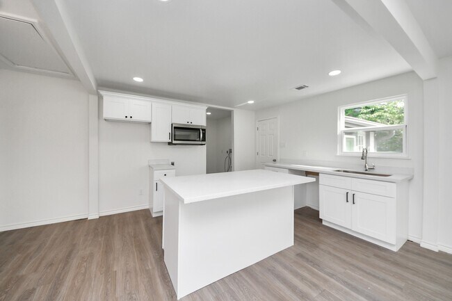 Building Photo - 7004 Conley St