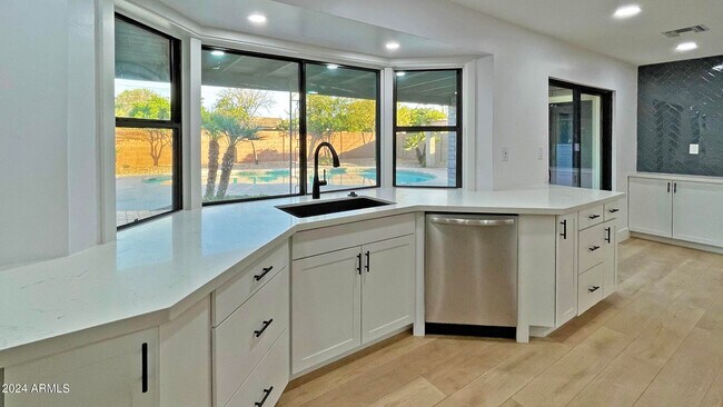 Building Photo - 3005 S Fairway Dr