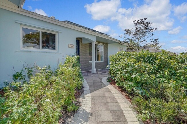 Building Photo - 254 NW 6th Ave