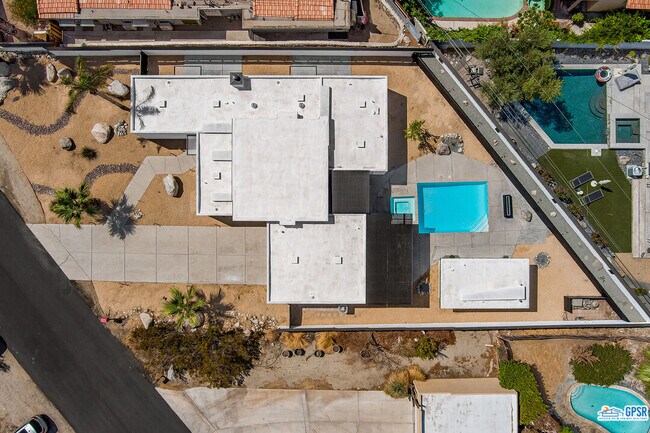 Building Photo - 2719 N Junipero Ave