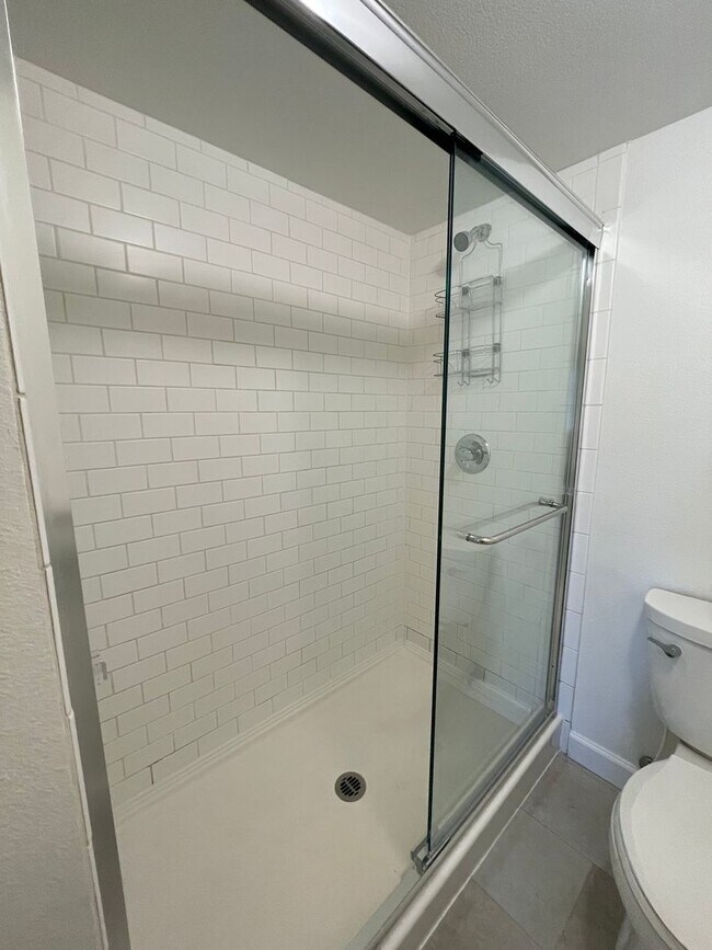 Building Photo - Stunning First-Floor Condo SE Ft. Collins