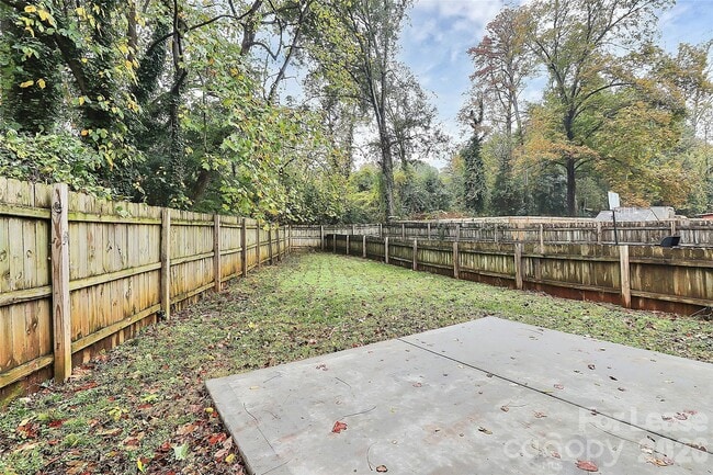 Building Photo - 2213 Kennesaw Dr