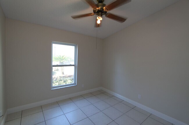 Building Photo - Charming 3 Bedroom, 2 Bathroom Home in Win...