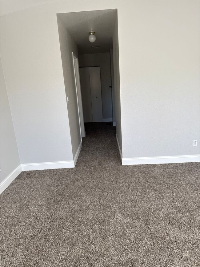 Building Photo - Great location