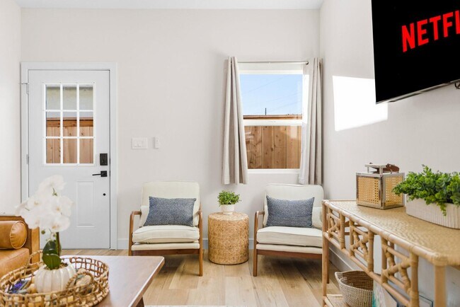 Building Photo - 436 Date Ave