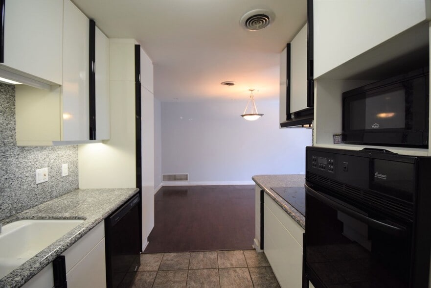 Building Photo - 11204 Peach Grove St