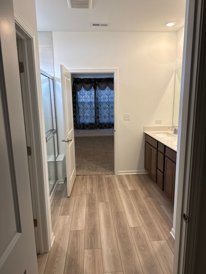 Building Photo - 7603 Honeysuckle Ln