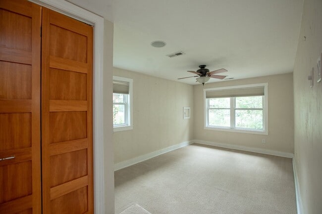 Building Photo - Charming 3 bedroom/2 bathroom Single Family Home!