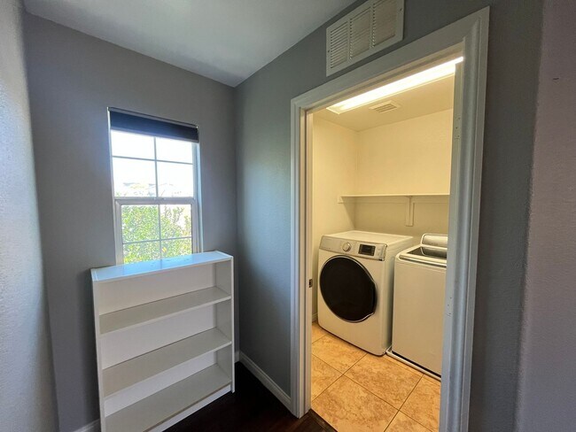 Building Photo - Stylish 3-Bedroom Home with Loft in Gated Community