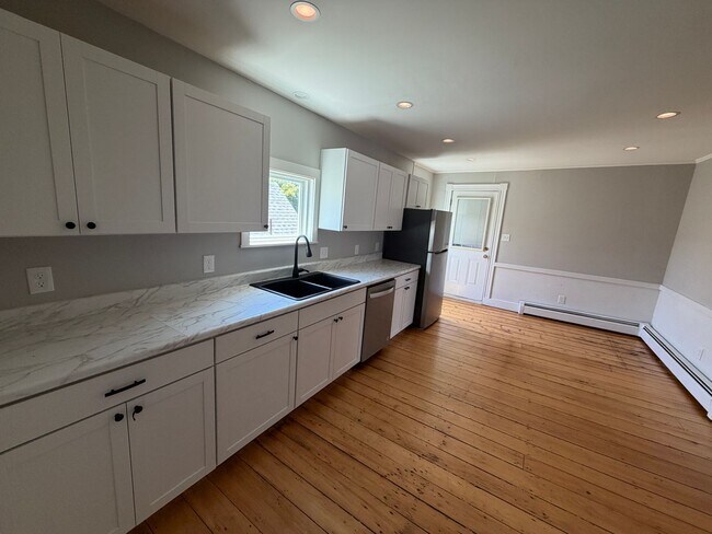 Building Photo - 71 Preble St