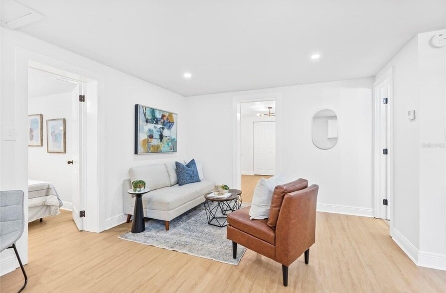 Building Photo - 1517 E Giddens Ave