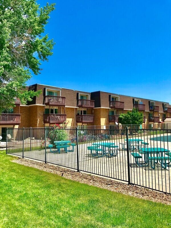 Building Photo - 11051 W 63rd Pl