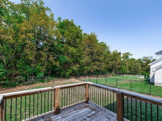 Building Photo - 631 Silva Ln