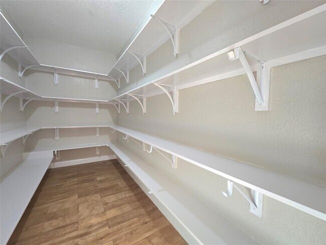 Building Photo - 6 Sunflower Cir