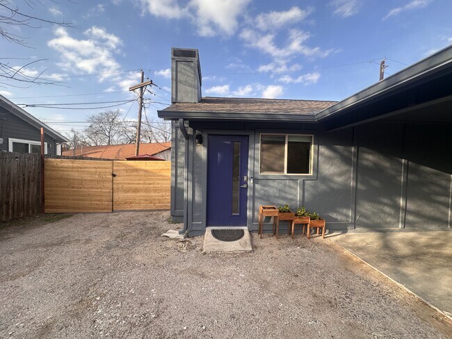 Building Photo - 1706 Royal Hill Dr