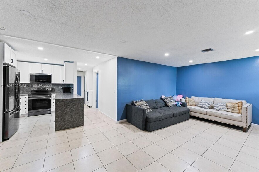 Building Photo - 1032 18th St