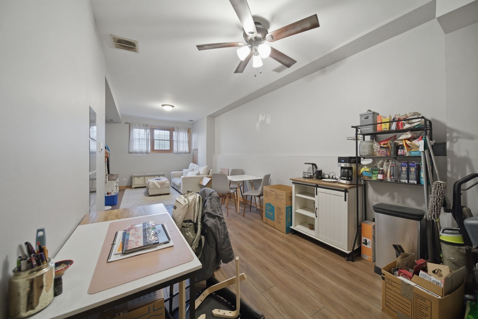 Building Photo - 844 N Wood St