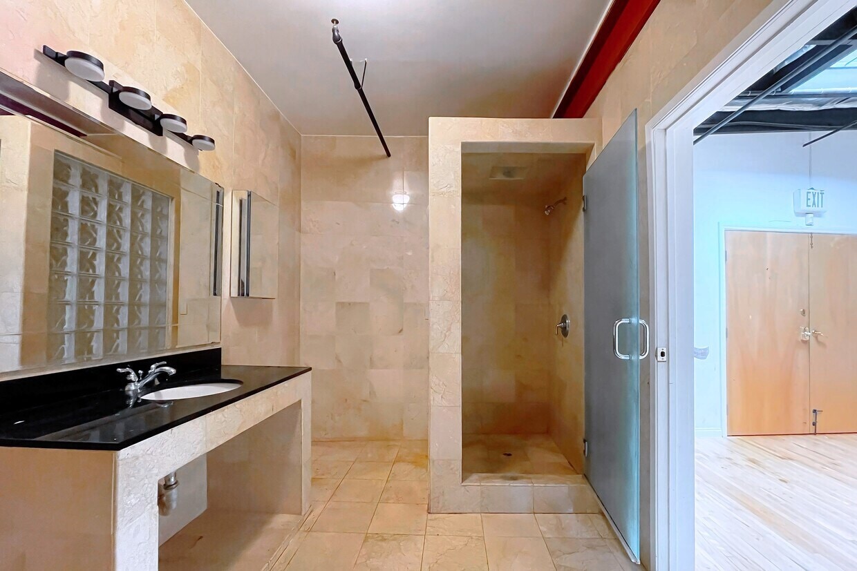 Building Photo - 5401 Alvern Cir