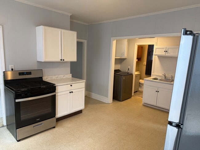 Building Photo - 201 Auburn St