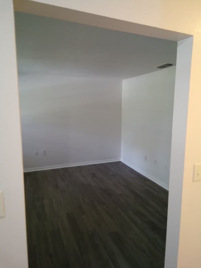 Building Photo - 724 W Alamo Dr