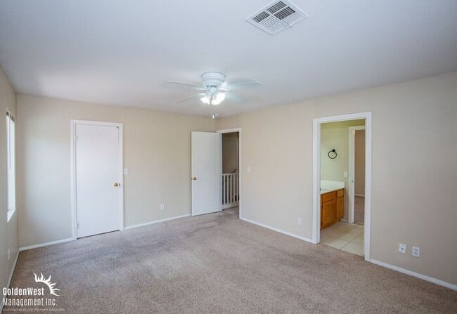 Building Photo - Lovely 3Bdm 2.5Ba Two-Story Home in the Heart of Summerlin!