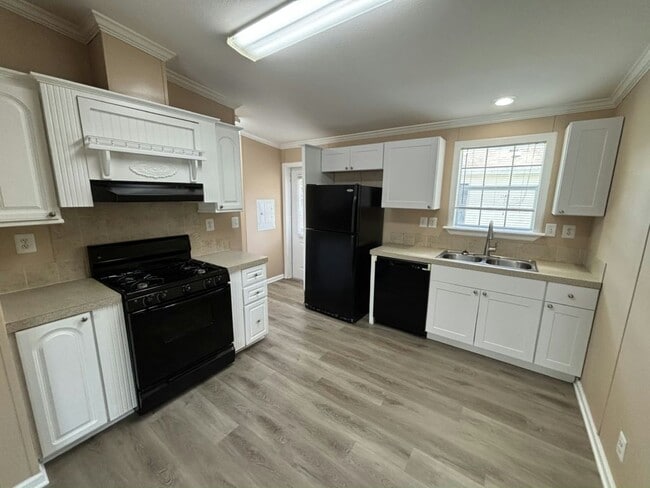 Building Photo - 6305 Colonial Dr