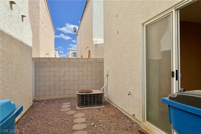 Building Photo - 10048 Delicate Dew St