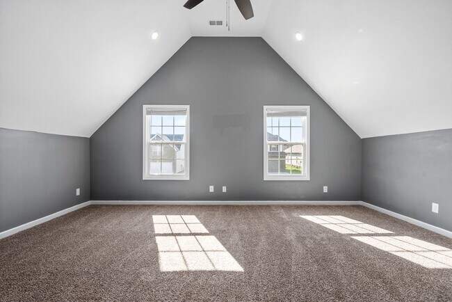 Building Photo - Pet Friendly Four Bedroom with Bonus!