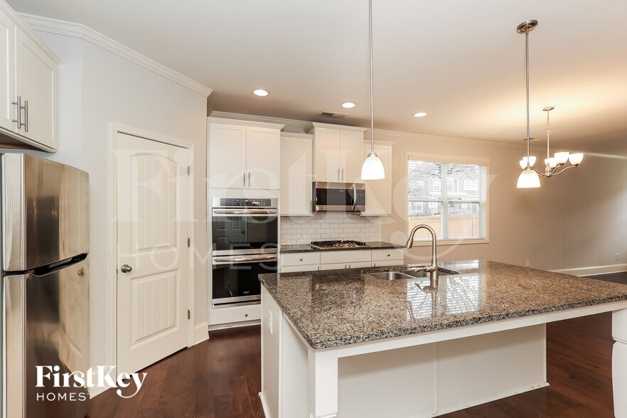 Building Photo - 3186 Ancoats St