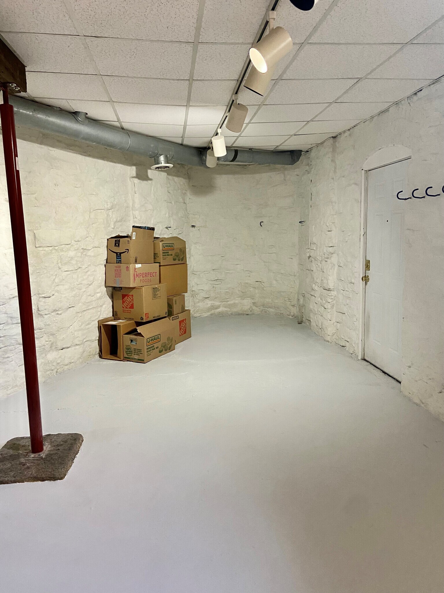 Main Entry at Point of Triangle (moving boxes if you need them!) - 400 19th Ave S