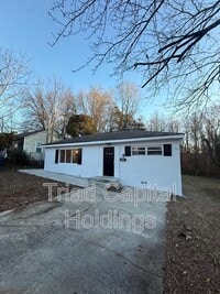 Building Photo - 832 E Brookline St