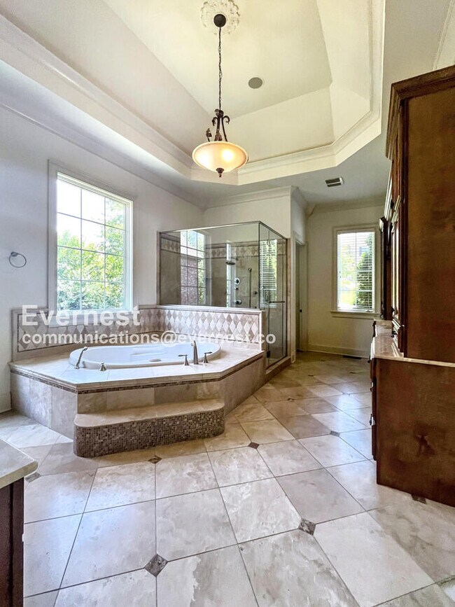 Building Photo - 9558 Hampton Reserve Dr