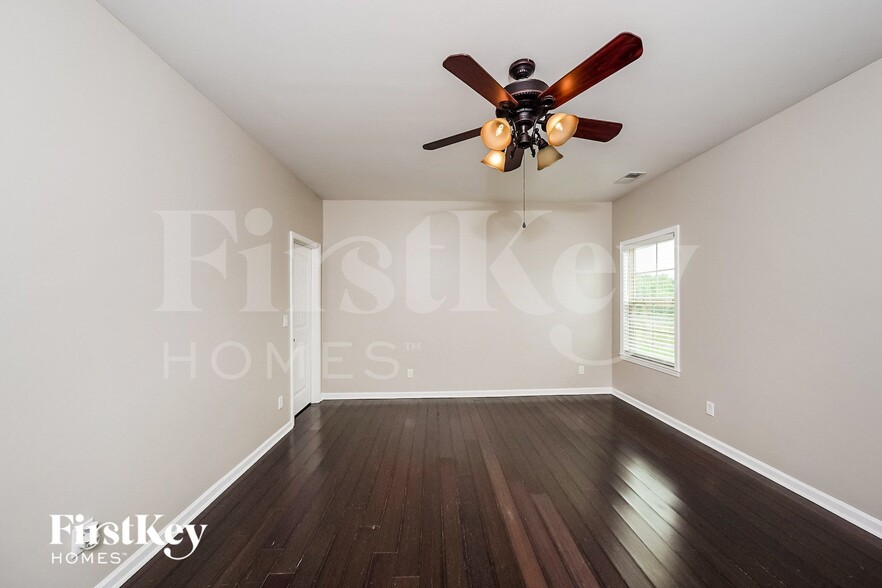 Building Photo - 345 Deer Creek Way