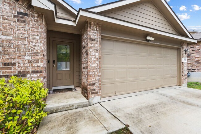 Building Photo - 5919 Hindes Stone