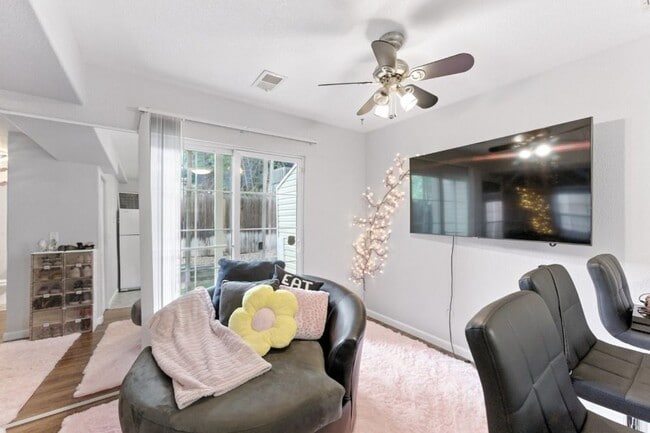 Building Photo - 17281 E Ford Dr