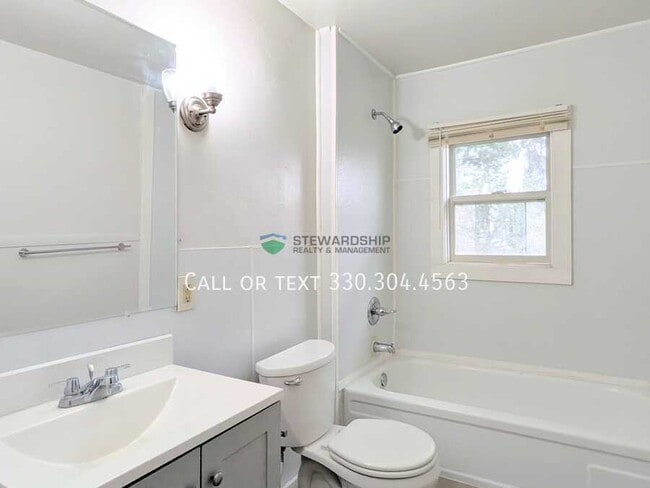 Building Photo - 1412 16th St NW