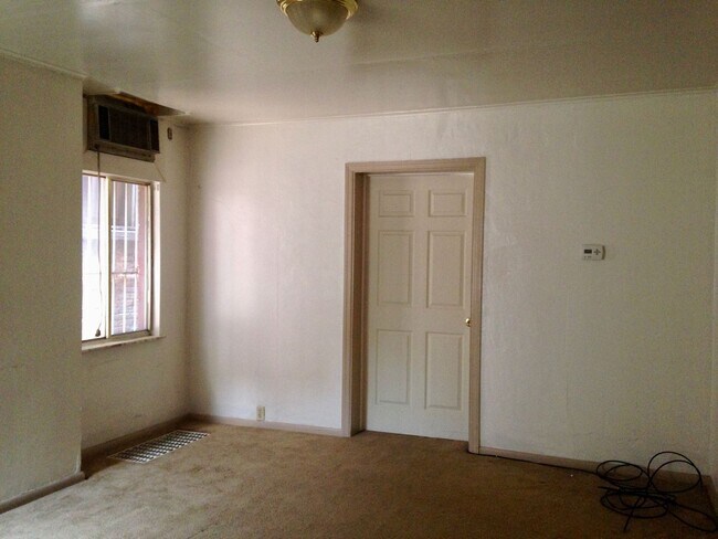 Building Photo - *** Apartments in South Oakland * Pet Friendly * Spacious & Renovated * Walk to Pitt * Available ...