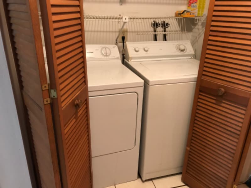 Building Photo - 187 NE 6th Ct