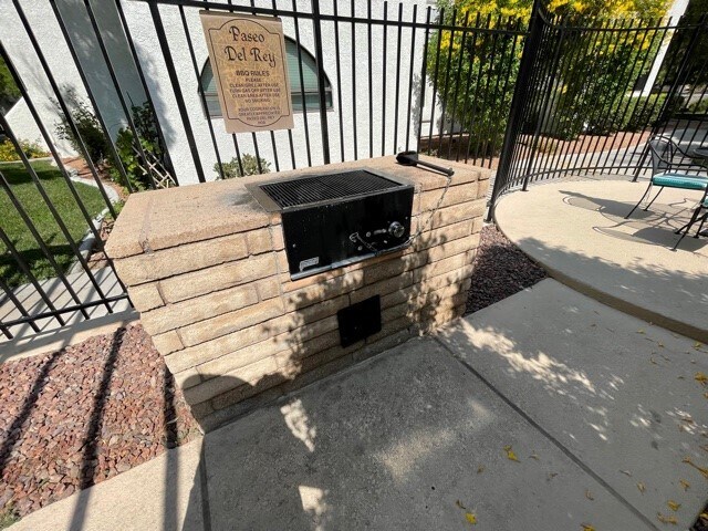 Building Photo - 1406 Santa Margarita St