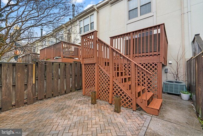 Building Photo - 1120 S Kenwood Ave