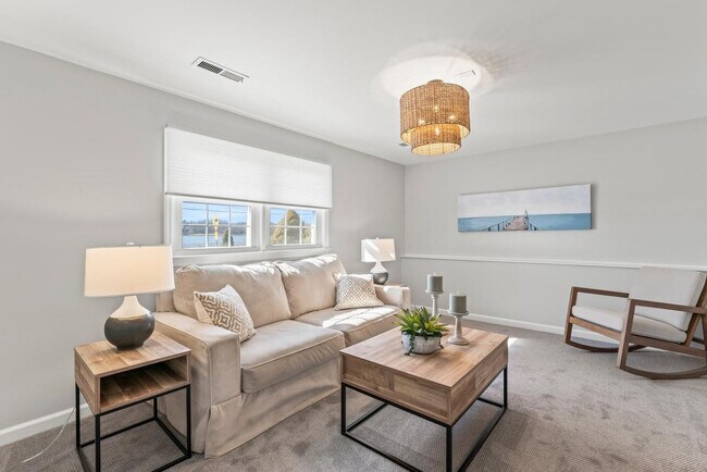 Primary Photo - 445 S Riverside Dr