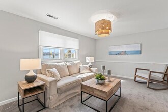 Building Photo - 445 S Riverside Dr